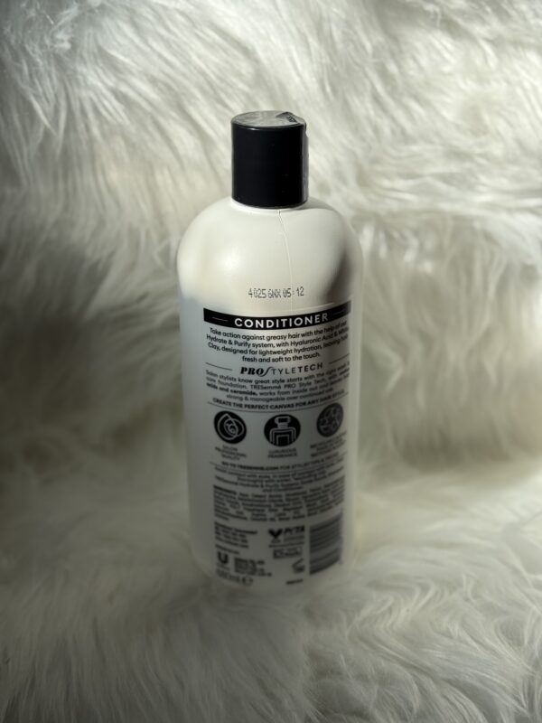 TRESemme Hydrate & Purify Conditioner 680ml - Image 2