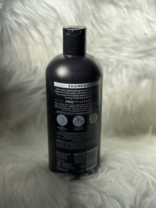 TRESemme Hydrate & Purify Shampoo 680ml - Image 2