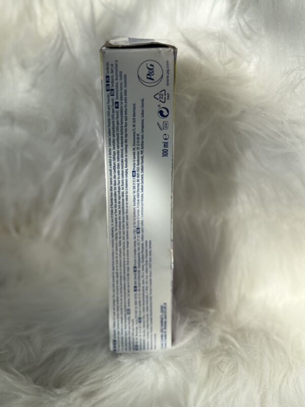 Oral B 3D White Luxe Perfection Toothpaste 100ml - Image 2