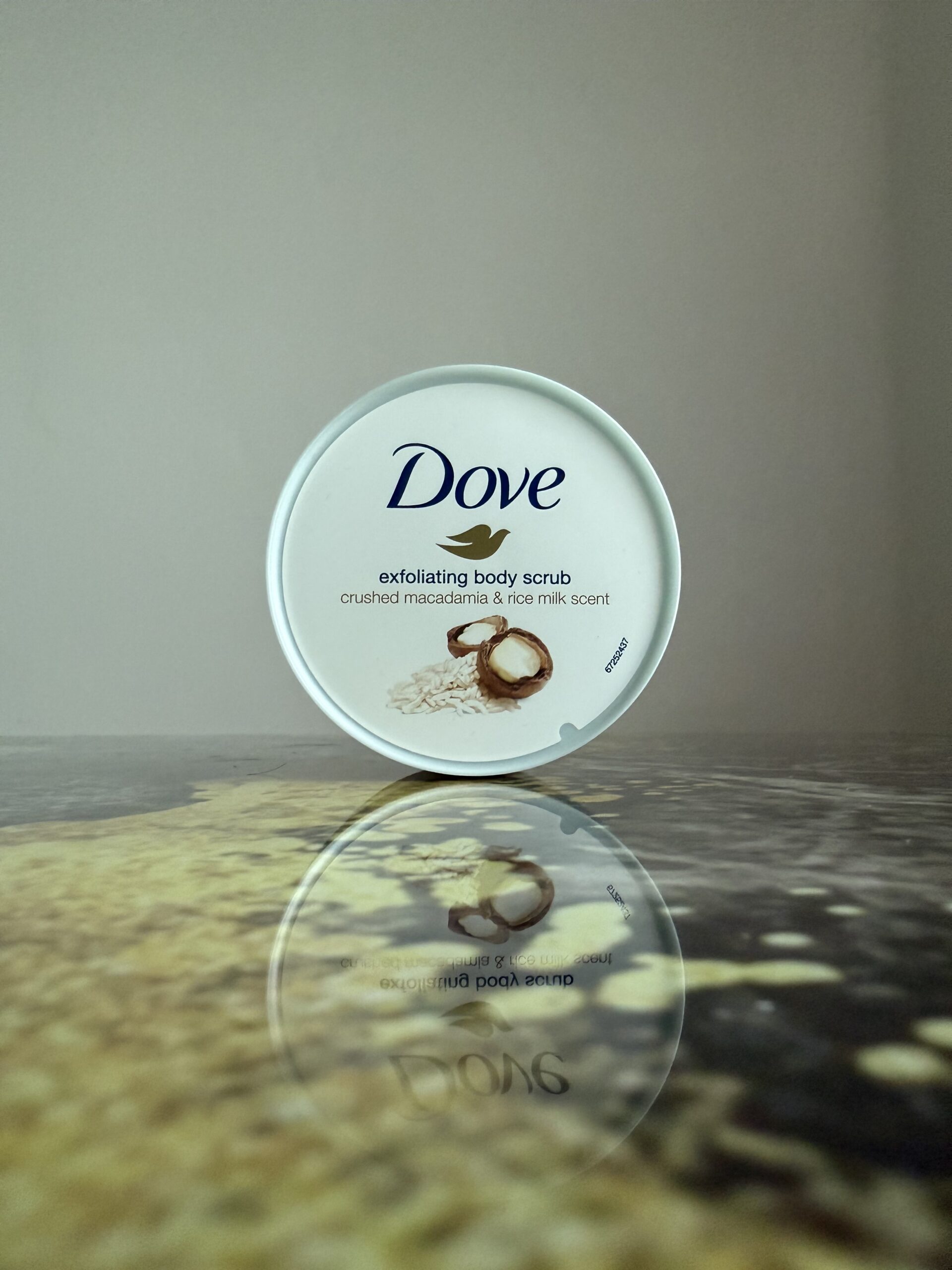 Dove Crushed Macadamia & Rice Milk Body Scrub 225 ml