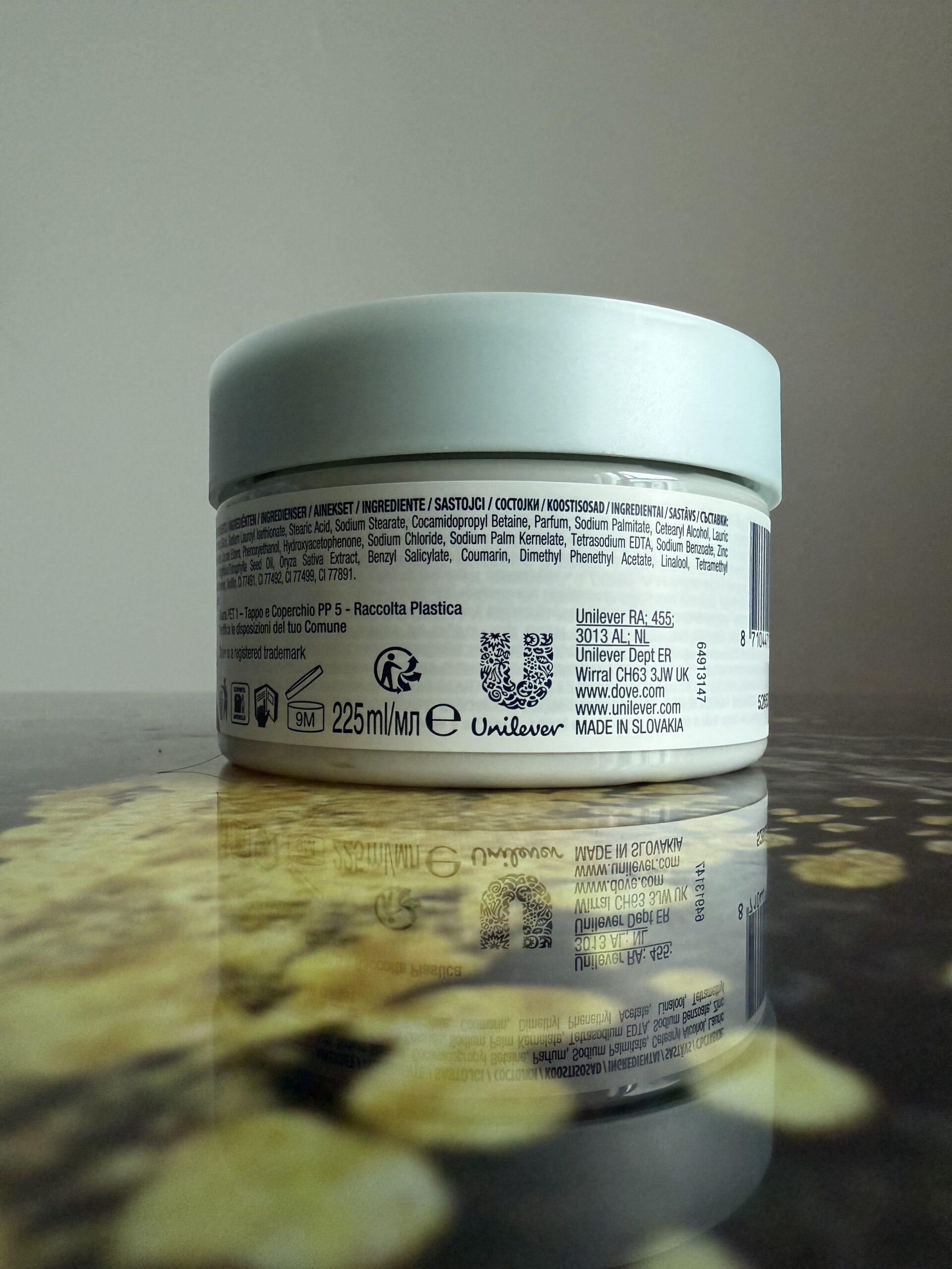 Dove Crushed Macadamia & Rice Milk Body Scrub 225 ml - Image 3