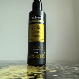 Image of TRESemmé Leave-In Cream Hair SeruTRESemmé Leave-In Cream Hair Serum Lamellar Shine 200ml