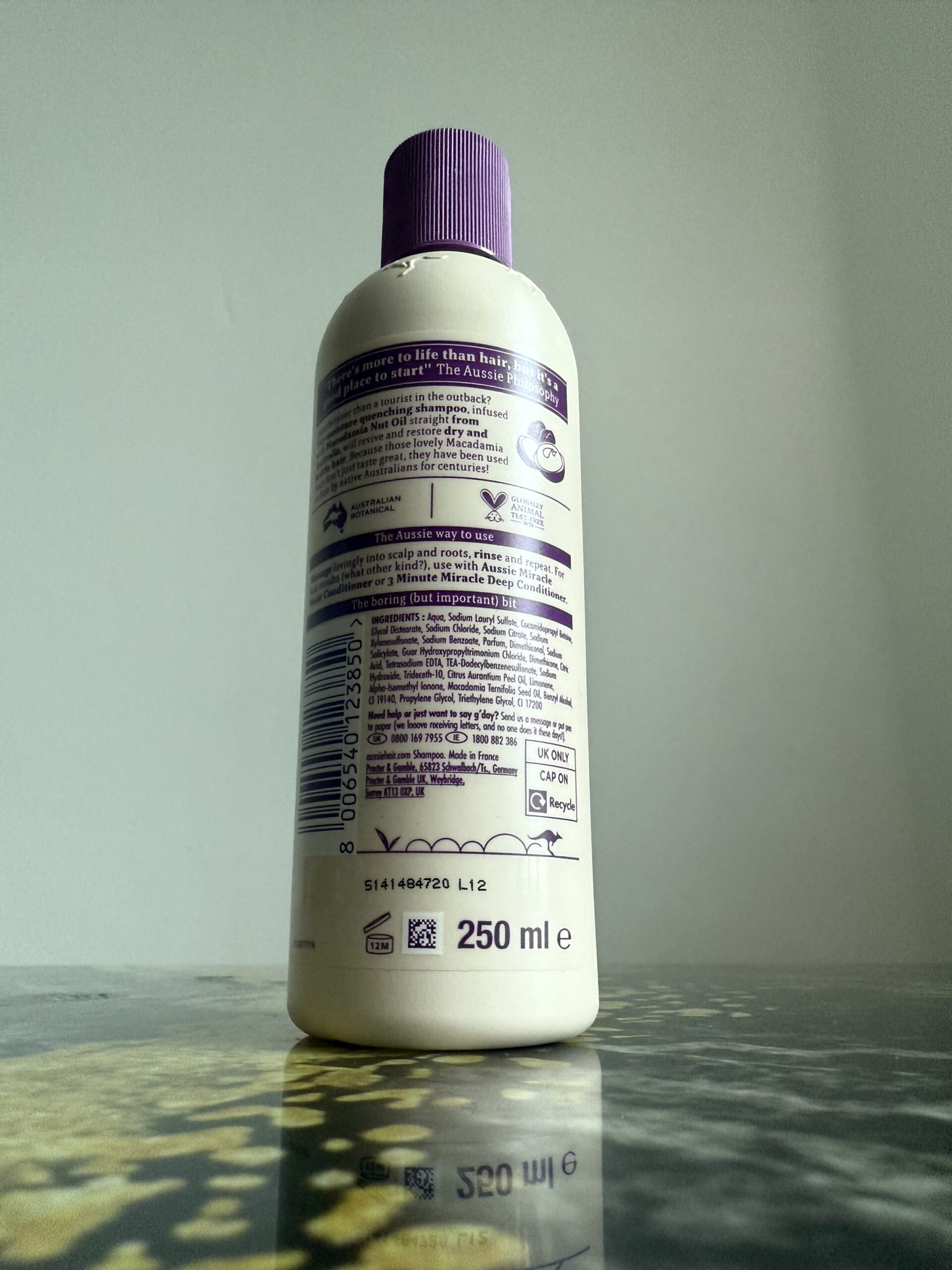 Aussie Miracle Moist Shampoo 250ml - Image 2